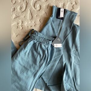 GAP Teal Jogger Ensemble - Women’s M